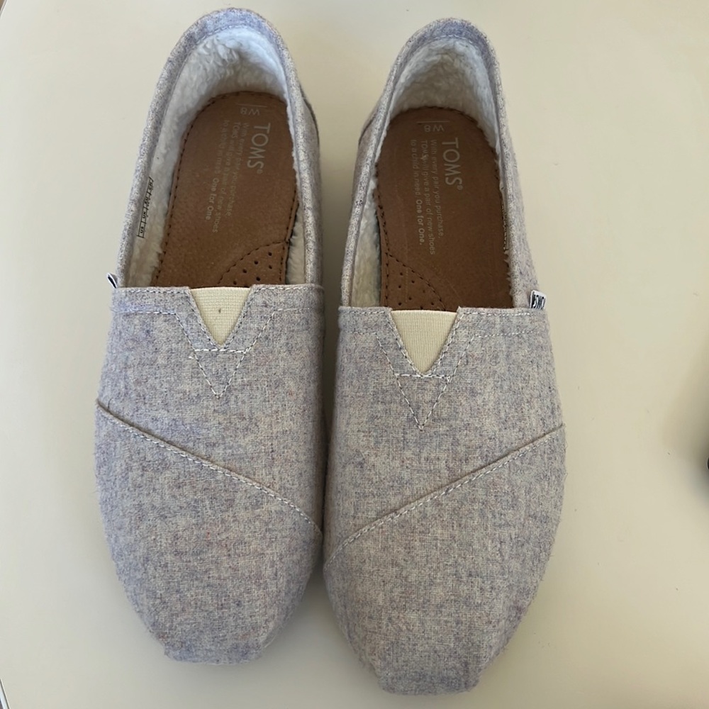 Toms Silver Karsen shoes, with fleece lining. In New Condition!